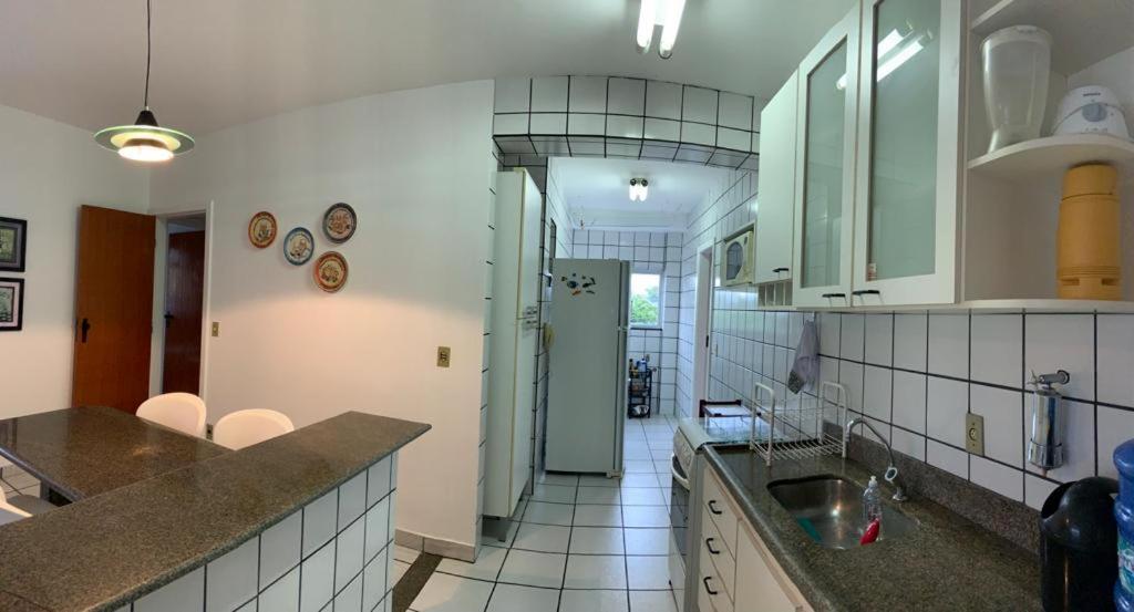 Apartamento Pe Na Areia E Aguas Tranquilas No Centro De Guarapari Exterior photo