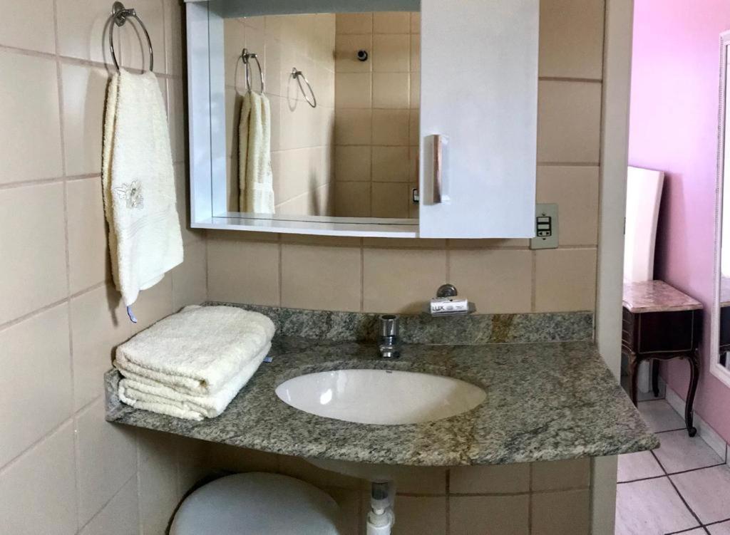Apartamento Pe Na Areia E Aguas Tranquilas No Centro De Guarapari Exterior photo